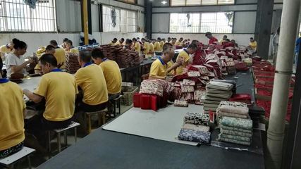 箱包皮具加工-新款樹(shù)皮RFID充電錢(qián)包歐美電源單拉包外貿(mào)手拿包拉鏈包生產(chǎn)訂制-箱.